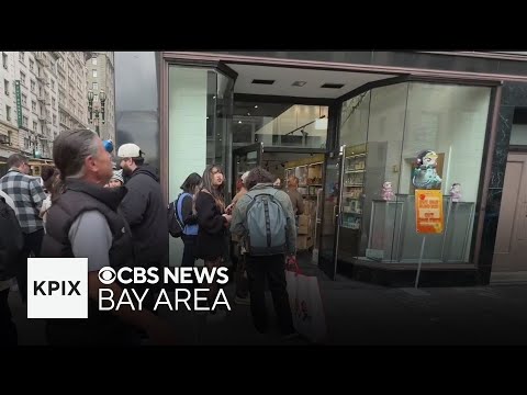 Here's what Union Square looked like as shoppers seek Black Friday deals