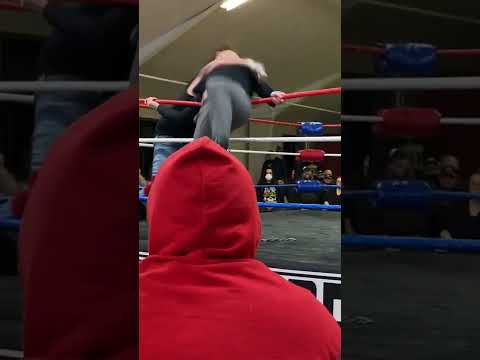 Beef the freak clotheslines Charles Mason (Limitless Wrestling) #shorts #dog