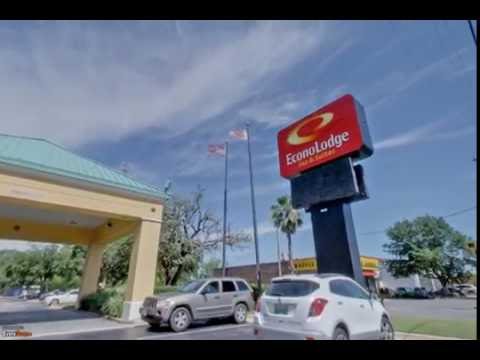 Econo Lodge Inn & Suites | Foley, AL | Hotels
