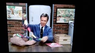 Mr. Rogers Makes A Paper Chain(I DON