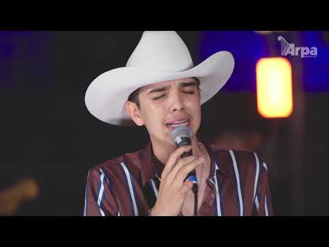 Manuel Reza - Abrazado de un poste