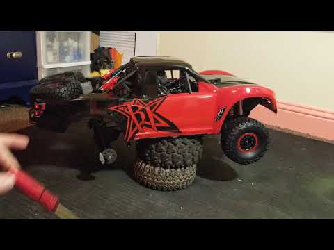 Traxxas unlimited desert racer  how to remove the body