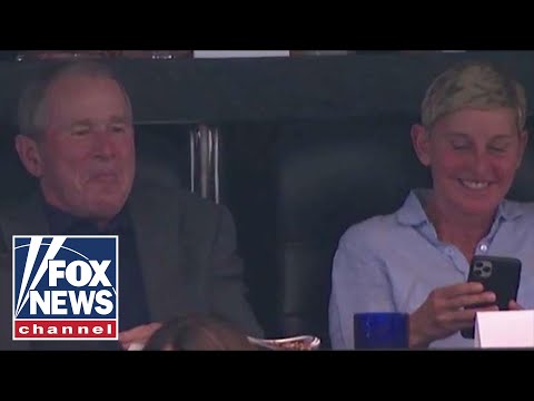 デジェネレスは、ジョージ・W・ブッシュと一緒に座っていたことを非難して批判者を殴る (DeGeneres hits critics for slamming her for sitting with George W. Bush)