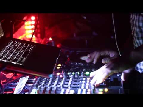 YMCMB OFFICIAL DJ E-FEEZY