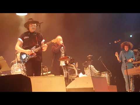 Arcade Fire with Jim Kerr 'Don't you forget about me'