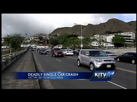 Man dies after car crash on Queen Emma Street