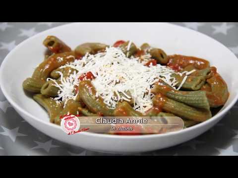 RIGATONI AGLI SPINACI con sugo di datterini e ricotta salata