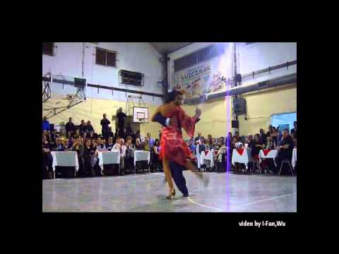  Roxana Suarez  and  Sebastian Achaval  are  dancing  to  the  milonga  "  Zorzal  "