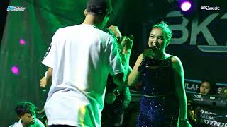 Download lagu GELAS RETAK - COVER MALA BOCOR FT. AJENG GEOL BKJ MUSIK LIVE IN CELINGCING PAMARAYAN mp3