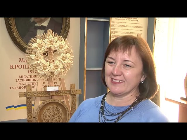 YoutubeЕкспозиція «Різьблення & Соломоплетіння» виставкового проєкту «Мистецька абетка» Video