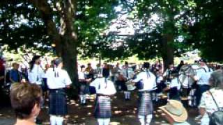 preview picture of video '2007 GlenLyon Sportsday,Daylesford Highland Pipe Band,January 1st,2007'