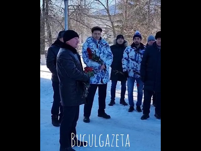 В Бугульме состоялось возложение цветов к бюсту Алексея Шмарева