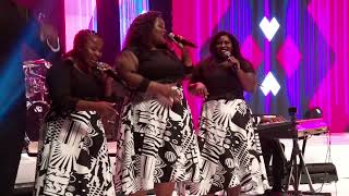 Download lagu Pastor Kevin Mbingo - Izandla Zethu ( Live Video) mp3