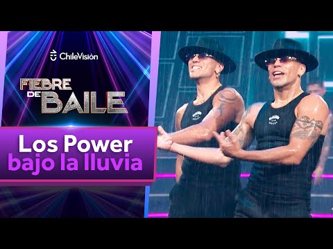 ¡UN VERDADERO WOW MOMENT! 👏 Los Power sorprendieron con un baile bajo la lluvia - Fiebre de Baile