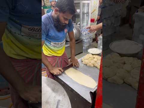 Amazing Shahi Paratha making 🫓😱 #foodie #reels #paratha #streetfood #indianfood