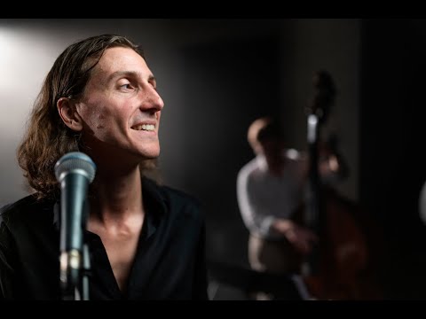 VOICINGERS ON TOUR: BELGIUM - Manu Domergue