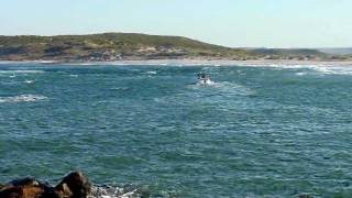 preview picture of video 'Kalbarri River mouth in 5.1m Quintrex.avi'