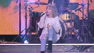 Grace VanderWaal at WE Day Vancouver &quot;So Much More Than This&quot; Oct 18 2017