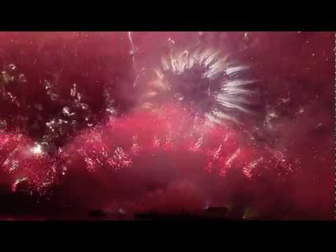 London 2012-2013 New Years Eve party firework finale