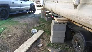 removing pontoon boat trailer