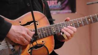 Canadas Guitar Gurus: Colin Linden's one-minute guitar lesson [Contest is closed]
