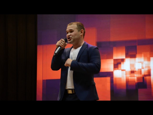 Халыклар бердәмлеге көне уңаеннан бәйрәм концертында Илназ Фазлыйов чыгышы