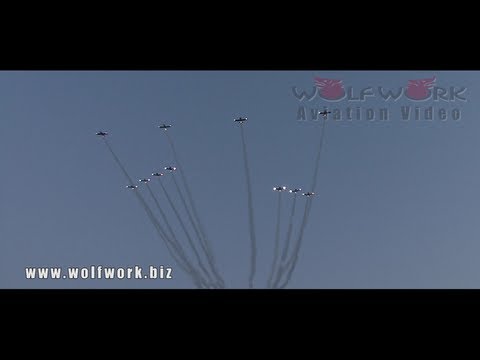 Team AeroDynamix night show in Sun 'n Fun 2013 11機編成の民間エアショーチームのナイトショー