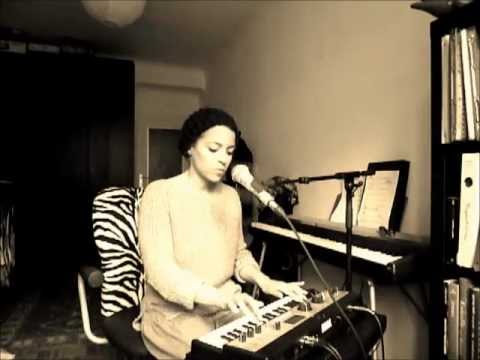 Farina Miss / Homesessions: Orange Moon (Erykah Badu Cover)