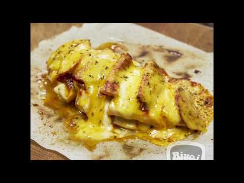 KUŘECÍ S RAJČATOVÝM PYRÉ, SALÁMEM A MOZZARELLOU