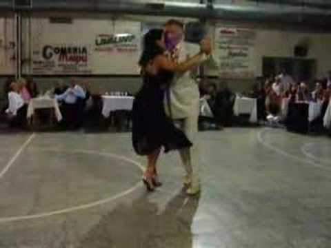 Silvina Valz  and  Dany Garcia  are  dancing  to  the  milonga  "  Tango Negro  "