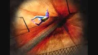 Maria Bethânia recita sobre seu amor pelo circo e pelo trapézio