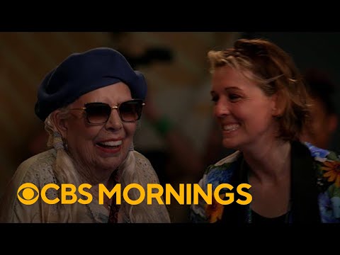 Joni Mitchell performs in public for first time in nine years