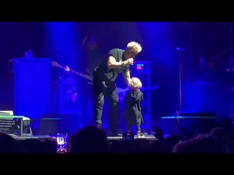 Billy Idol Sings Happy Birthday To Granddaughter At Cruel World 5/20/23