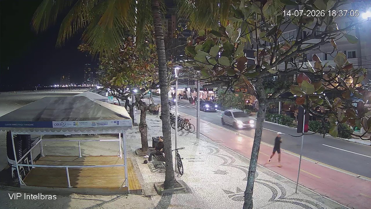 Live webcam view of Avenida Atlântica Beach Walkway