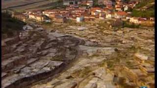 preview picture of video 'Turismo en el entorno del Valle Salado de Salinas de Añana visto desde el cielo'