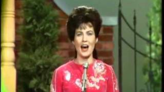 Loretta Lynn - Where No One Stands Alone