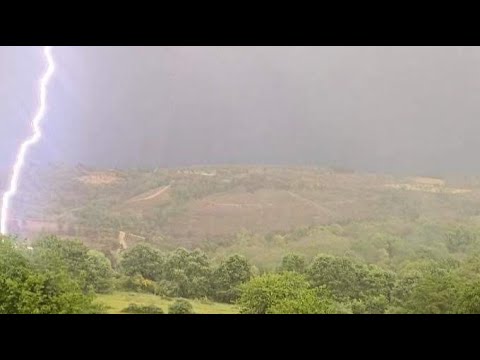 La tormenta deja imágenes espectaculares en Vilardevós