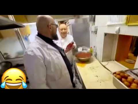 Comical moments! Pedestrians in control in China