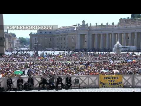 Francisco: ¨Debemos arrodillarnos ante una familia pobre¨