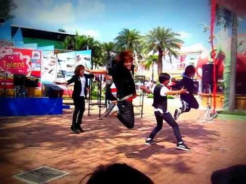 The Gig Cover dance "Boy Friend" @Siam Park 231011