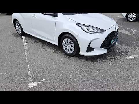 Toyota Yaris G HYBRID AUTO - Image 2