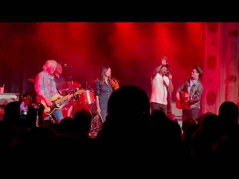 violinist with Howl Owl Howl at Chicago's Metro on Nov. 4th - performing Dog of Life.