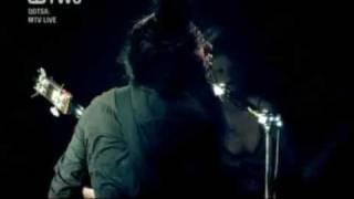 QOTSA - 3&#39;s &amp; 7&#39;s Live @ Gonzo (synch.)