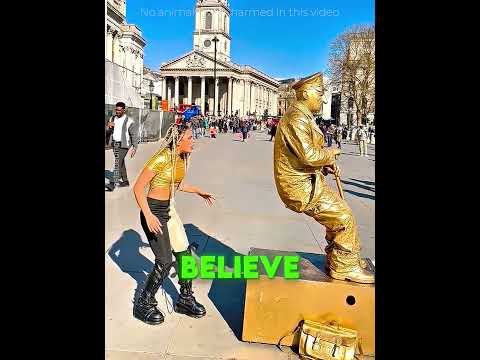 this girl tried to prove the golden statue was fake 😳🗿 #usa