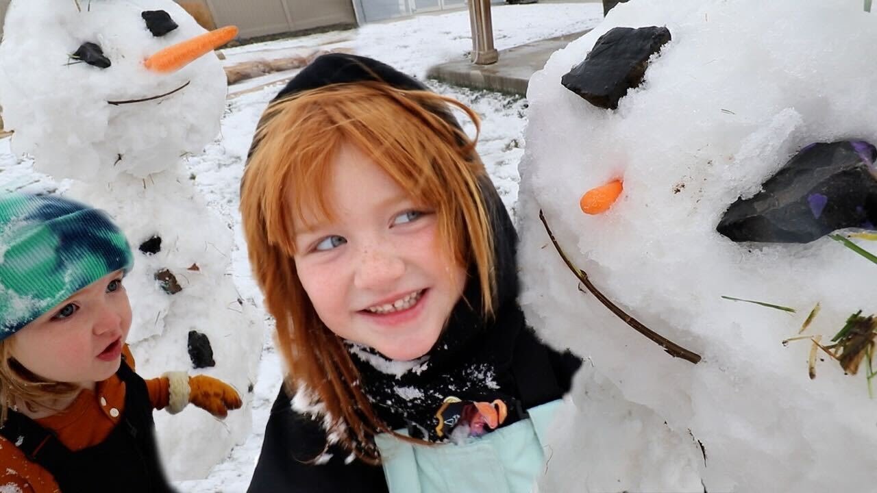 SNOW in the BACKYARD!!  Adley & Niko build a snowman and a family snowball fight inside the house!