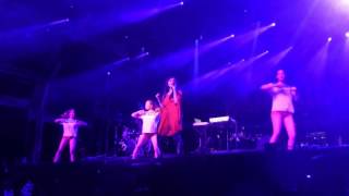 Javiera Mena - Que me tome la noche (Fiestas de San Isidro 2017) Escenario Puerta del Ángel