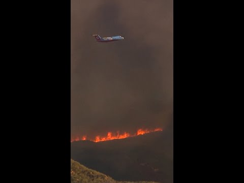Firefighters battle Bouquet fire in Southern California