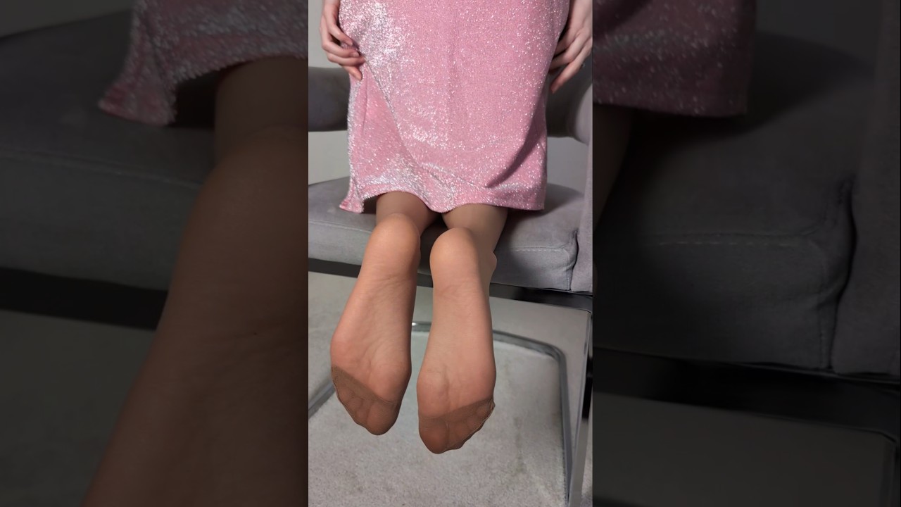 Do you like my feet in nylon?😍