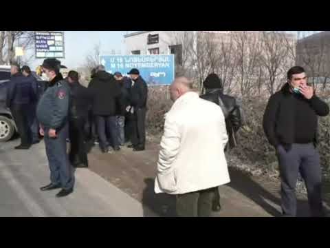 Իջևանցիները փակել են Երևան-Նոյեմբերյան ճանապարհը