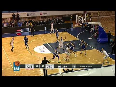 Đoko Šalić posterizes Barać with great dunk and heats up the atmosphere in Nikšić